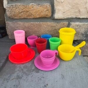 Vintage‎ Plastic Toy Tea Set Colorful Cups Plates Kitchen Pretend Play